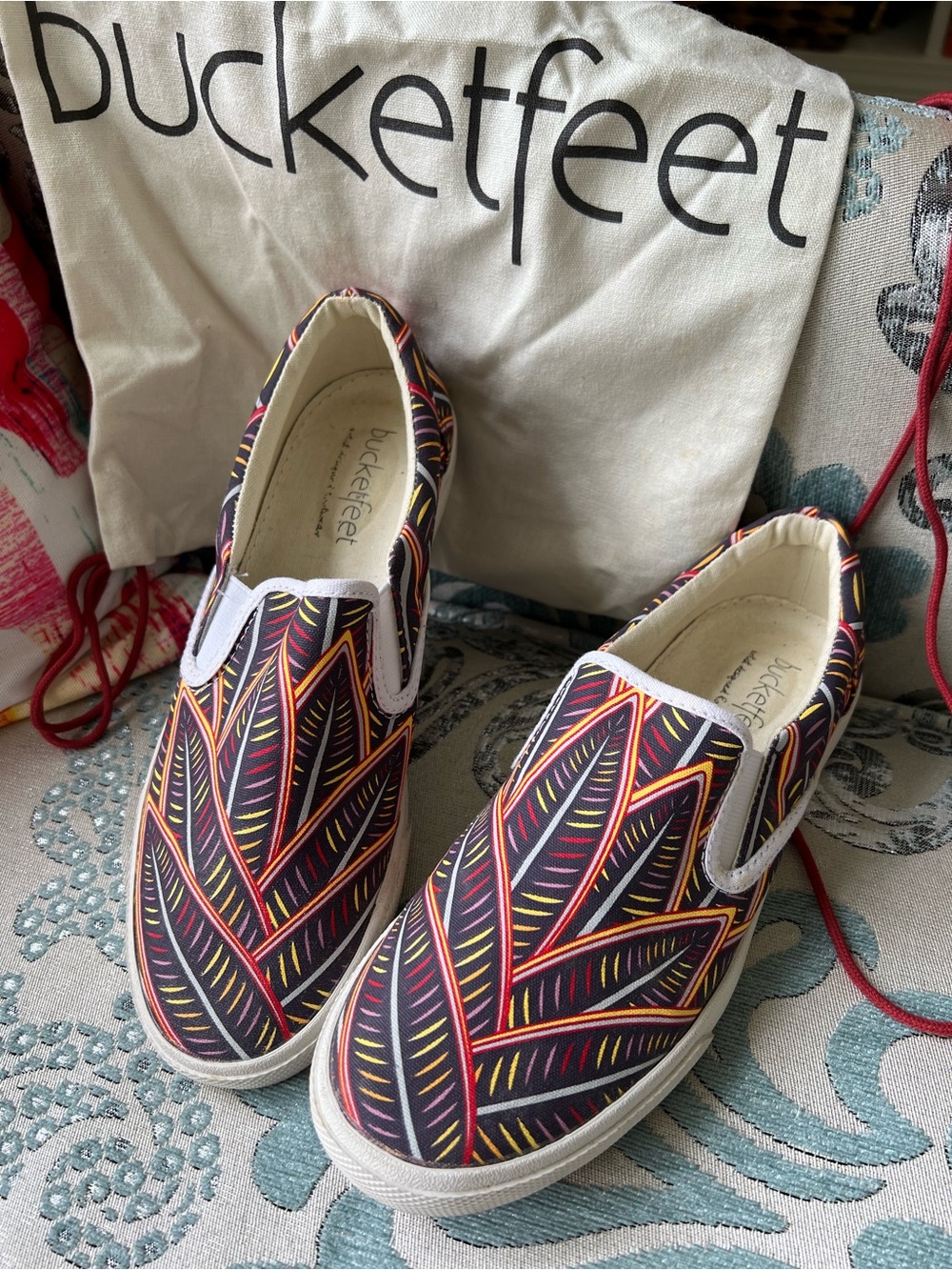 Bucketfeet Slip-On Sneakers with Colorful Palm Leaf Print size 7 women’s